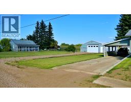 Family room - 101 2nd Street E, Derwent, AB T0B1C0 Photo 2