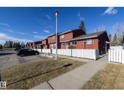 Dining room - 10656 Beaumaris Rd Nw, Edmonton, AB T5X3N4 Photo 2