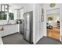 Bedroom - 416 Richmond Ave, Victoria, BC V8S3Y4 Photo 2