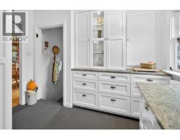 Bathroom - 416 Richmond Ave, Victoria, BC V8S3Y4 Photo 3