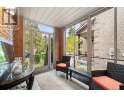 Kitchen - 584 Willowick Drive, Newmarket, ON L3X2A9 Photo 3