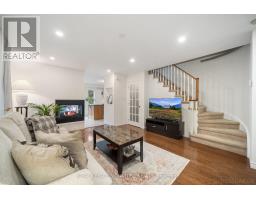 Primary Bedroom - 584 Willowick Drive, Newmarket, ON L3X2A9 Photo 4