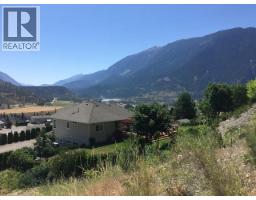 233 Hillcrest Drive, Lillooet, BC V0K1V0 Photo 3