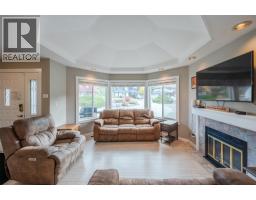 Kitchen - 138 Evergreen Crescent, Penticton, BC V2A7Y5 Photo 3