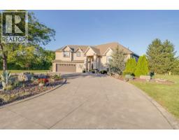 Family room/Fireplace - 914 Lakeshore Road 101, Maidstone, ON N0K1K0 Photo 2