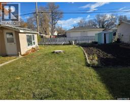4pc Bathroom - 124 10th Street, Weyburn, SK S4H1G9 Photo 4