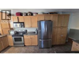 4pc Bathroom - 10905 91 Street, Peace River, AB T8S1P9 Photo 4