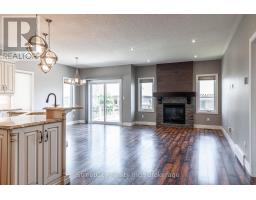 Living room - 670 Forman Avenue, Stratford, ON N5A0G3 Photo 3
