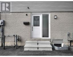 Kitchen - 10 Grasspoint Square, Brampton, ON L6S2J2 Photo 3