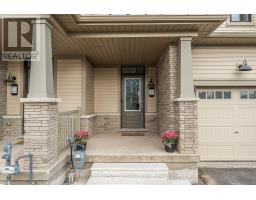 Eating area - 125 Keelson Street E, Welland, ON L3B0M4 Photo 2