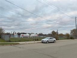 657 6th Street, Brandon, MB R7A0A7 Photo 3