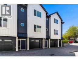 Living room - 4 10145 Fifth St, Sidney, BC V8L2X8 Photo 2