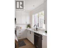 Bathroom - 4 10145 Fifth St, Sidney, BC V8L2X8 Photo 4