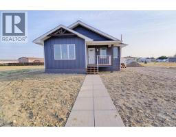 Kitchen - 425 Pensacola Road, Enchant, AB T0K0V0 Photo 2