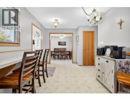 Living room - 1305 Princess Crescent, Moose Jaw, SK S6H6V7 Photo 4