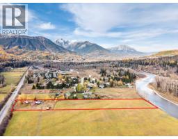 Bedroom - 2370 Highway 3 Highway, Fernie, BC V0B1M0 Photo 2