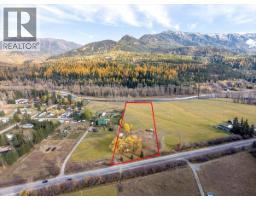 Primary Bedroom - 2370 Highway 3 Highway, Fernie, BC V0B1M0 Photo 4