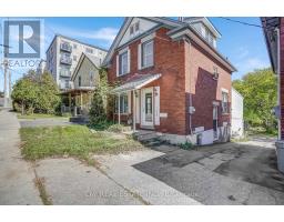 Living room - 135 Madison Avenue S, Kitchener, ON N2G3M4 Photo 2