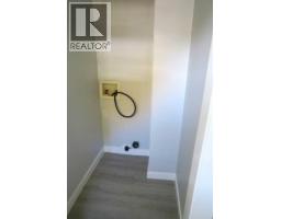 207 Centre Street, Image 3