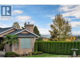 Bathroom - 756 Bowen Dr, Campbell River, BC V9H1S2 Photo 2
