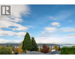 Bedroom - 756 Bowen Dr, Campbell River, BC V9H1S2 Photo 3