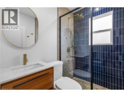 Bedroom - 191 East 11 Th Street, Hamilton, ON L8A3T5 Photo 4