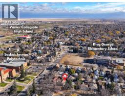 Mud room - 1143 6th Avenue Nw, Moose Jaw, SK S6H4A7 Photo 4