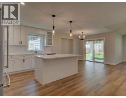 1104 Celia Crescent, Gibsons, BC V0N1V7 Photo 4