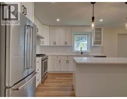 1100 Celia Crescent, Gibsons, BC V0N1V7 Photo 5