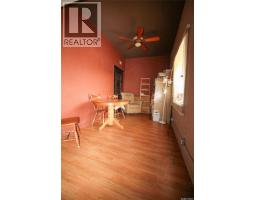 104 Maple Avenue S, Eastend, SK S0N0T0 Photo 3