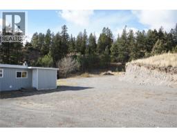 Mud room - 409 Lebourdais Avenue, Clinton, BC V0K1K0 Photo 3