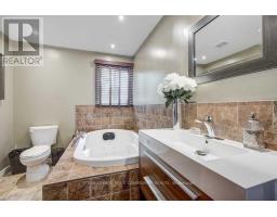 Living room - 98 York Hill Boulevard, Vaughan, ON L4J2P6 Photo 5