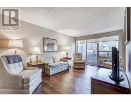 Kitchen - 308 155 Main Street, Newmarket, ON L3Y8C2 Photo 2