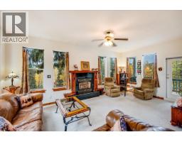 Full bathroom - 1486 Esling Drive, Rossland, BC V0G1Y0 Photo 4