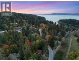 Primary Bedroom - 338 Walkers Hook Rd, Salt Spring, BC V8K1N7 Photo 3