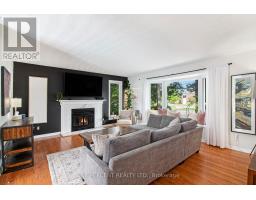 Kitchen - 1042 Harkness Avenue, Ottawa, ON K1V6P2 Photo 4