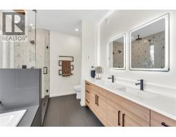 5pc Ensuite bath - 3331 Evergreen Drive Unit 117, Penticton, BC V2A0J3 Photo 3