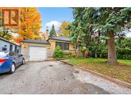 Living room - 10 Colonial Avenue, Toronto, ON M1M2C2 Photo 2