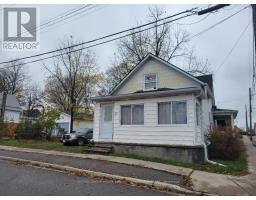 Kitchen - 11 Low Street, Prince Edward County, ON K0K2T0 Photo 2