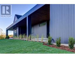 Bathroom - 18 Raintree Court, Clearview, ON L9Y0K2 Photo 3