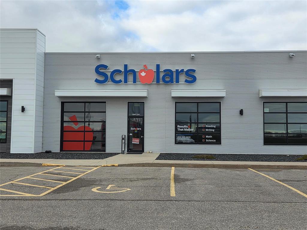 12 C 40 North Gate Drive