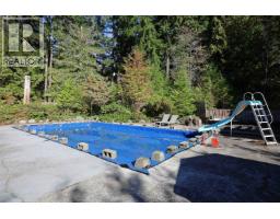 588 Veterans Road, Gibsons, BC V0N1V4 Photo 4