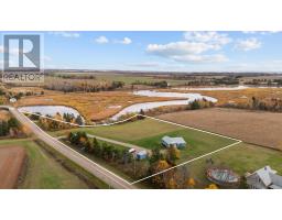Living room - 151 Route 10, Tryon, PE C0B1A0 Photo 3