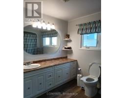 Bathroom - 76 Lake Street, South Algonquin, ON K0J2M0 Photo 4