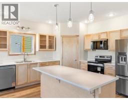 Kitchen - 238 Leota Street, Whitehorse,  Y1A4N2 Photo 4