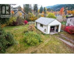 Kitchen - 3273 Broadwater Road, Robson, BC V0G1X0 Photo 4