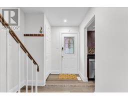 Kitchen - 11 Great Oak Court, Brampton, ON L6S2J9 Photo 3