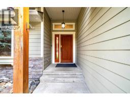 3pc Ensuite bath - 1701 Mountain View Avenue, Lumby, BC V0E2G0 Photo 2