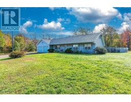 Bath (# pieces 1-6) - 3118 Black River Road, Newtonville, NS B4P2R1 Photo 3