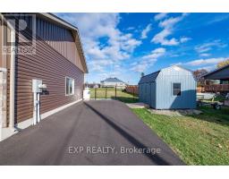 Mud room - 20 Riverdale Street, Whitewater Region, ON K0J2L0 Photo 5